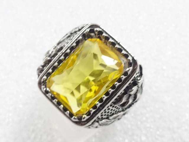 JAPANESE KIMONO / ANTIQUE COLORED STONE RING (SIZE 17.5)
